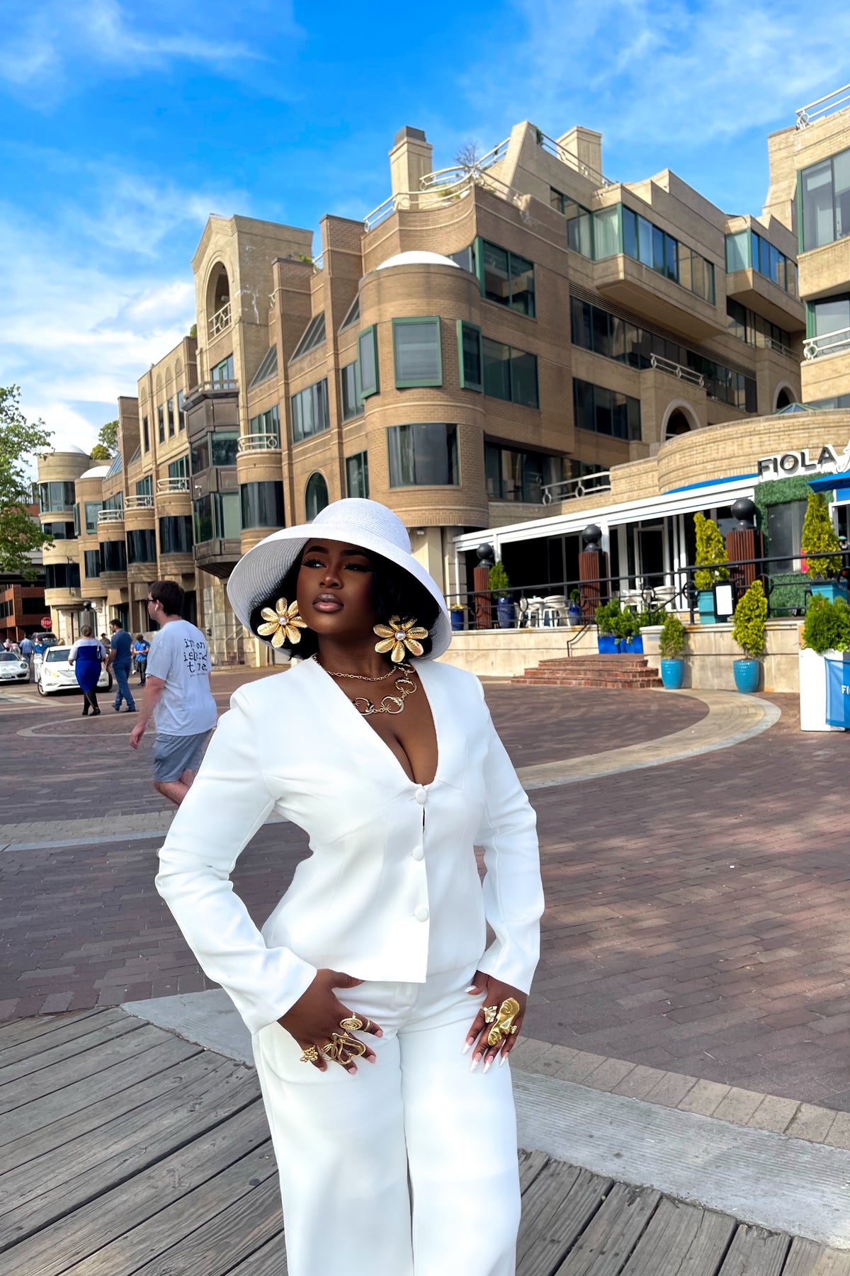 White Kreyln Suit